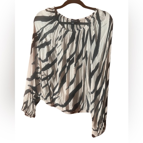 INC International Concepts Tops - Inc Off the shoulder top sz L NWT
